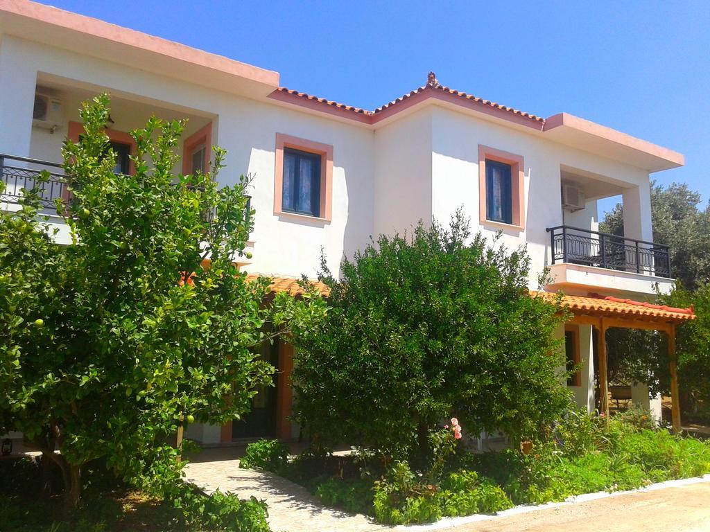 Daphne Studios Apartment Marathokampos